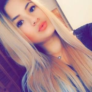 Meet your Posher, Andrea